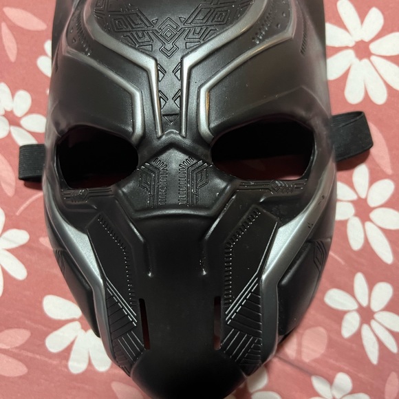 Black Panther Mask - Picture 2 of 4